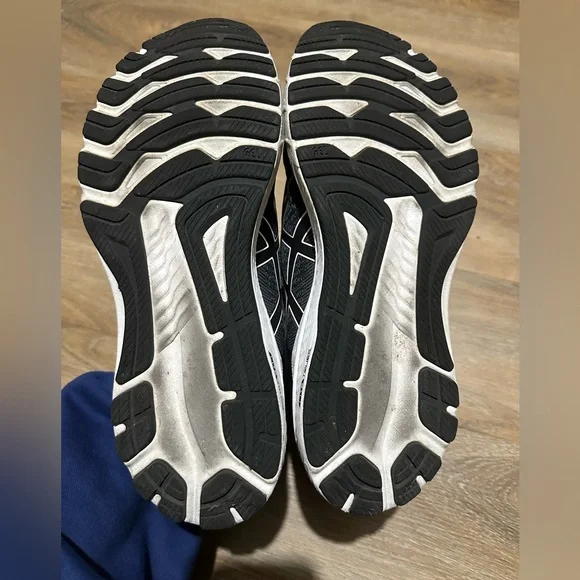 Men’s ASICS GT-2000 10 in black and white US Size 9 - Picture 4 of 4